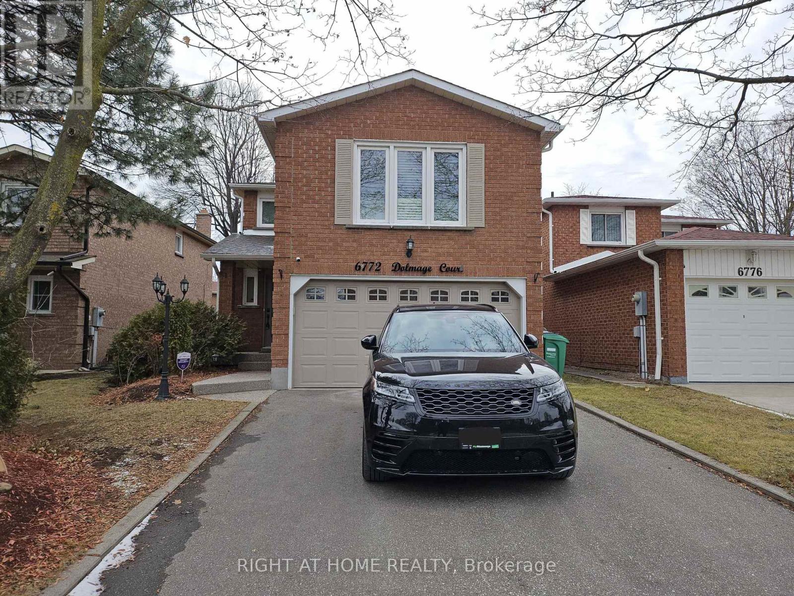 6772 Dolmage Court, Mississauga, Ontario  L5N 4V9 - Photo 2 - W12177334