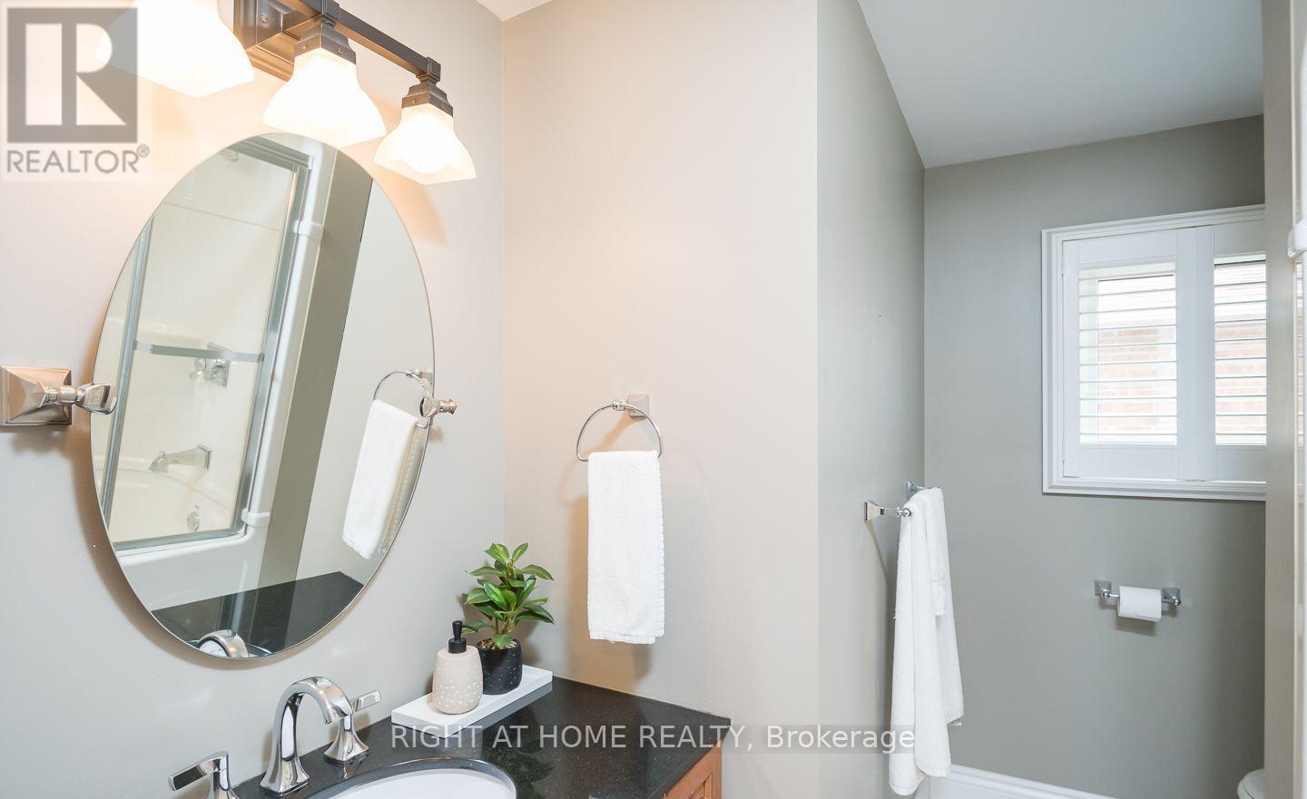 6772 Dolmage Court, Mississauga, Ontario  L5N 4V9 - Photo 28 - W12177334