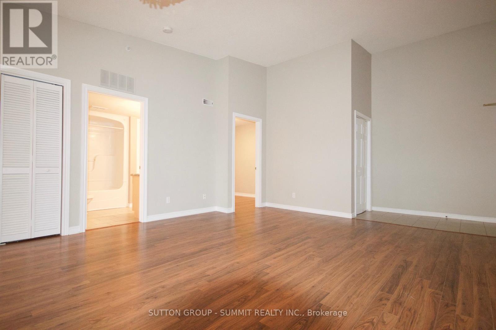 407 - 1490 Bishops Gate, Oakville, Ontario  L6M 4N3 - Photo 3 - W12177341