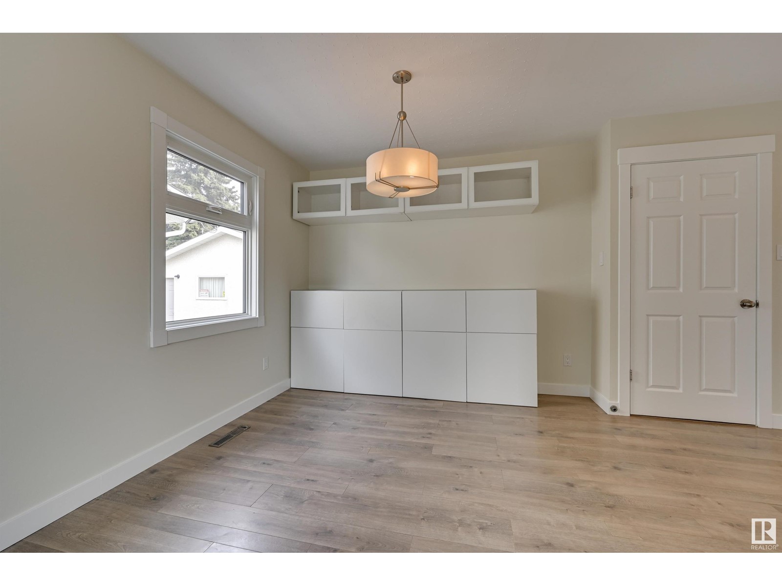 Property at 5811 113B ST NW image 4