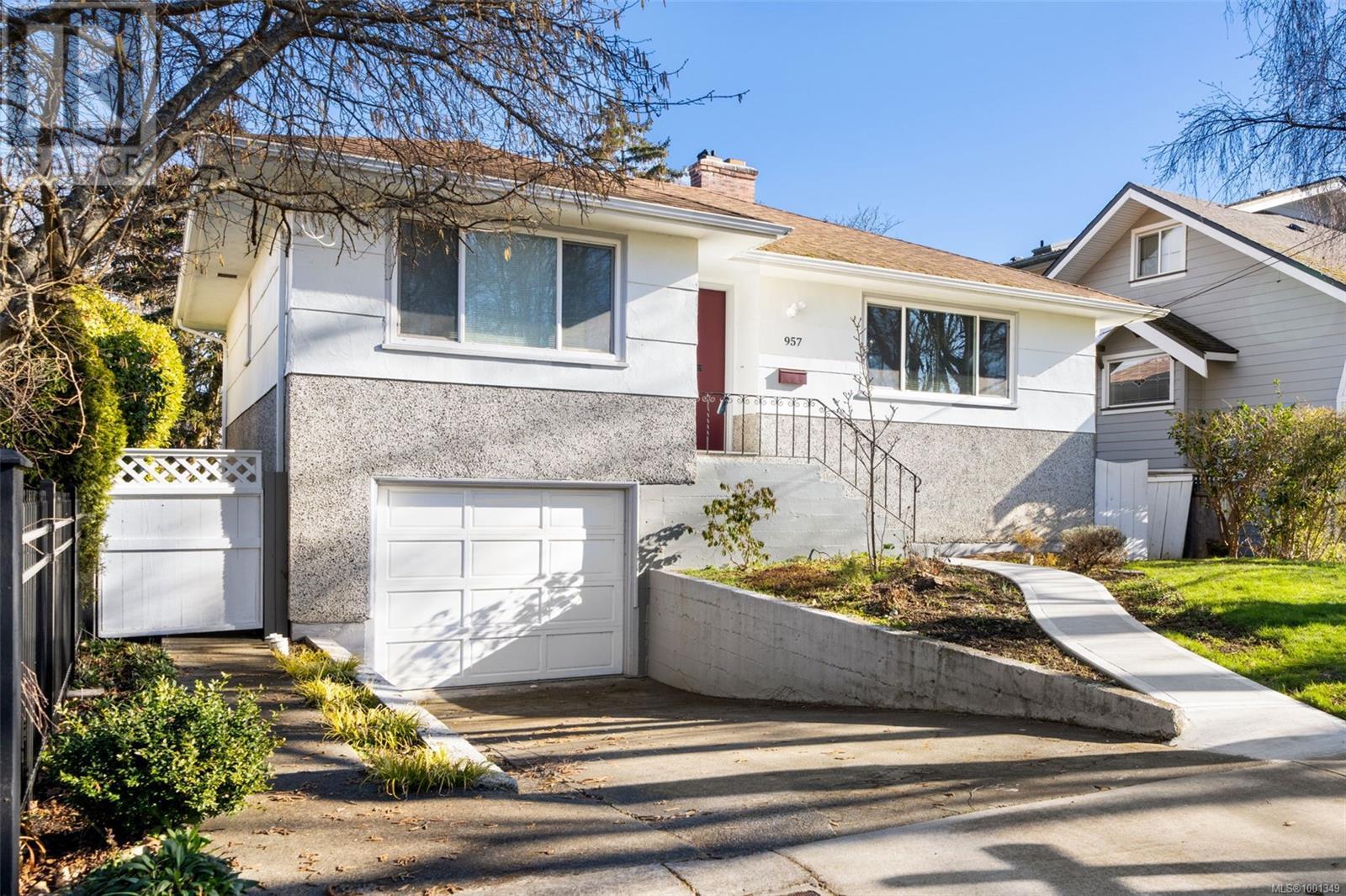 Property at 957 Oliver St image 1
