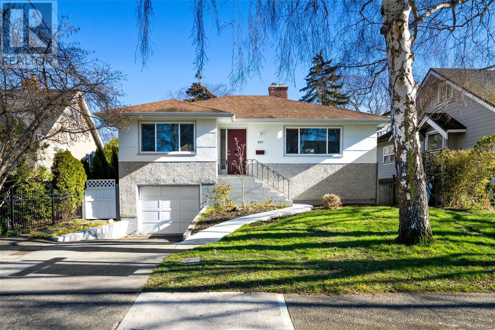 Property at 957 Oliver St image 2