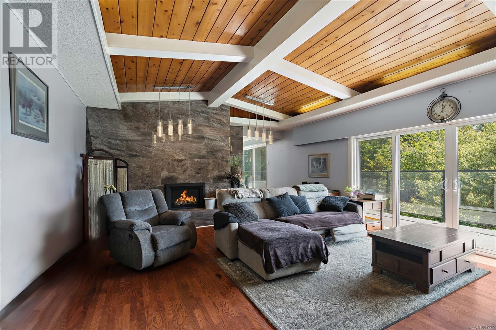 Property at 3915 Gilbert Dr image 4