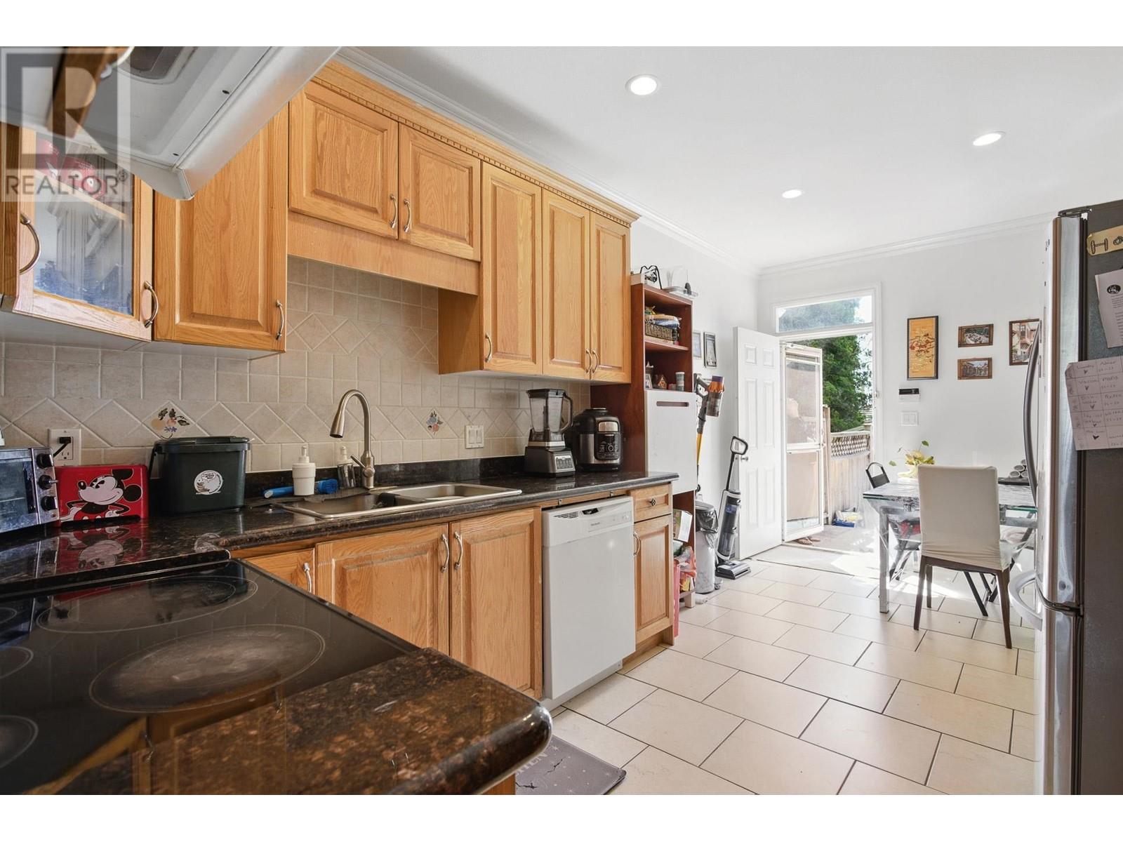 4316 Hurst Street, Burnaby, British Columbia  V5J 1M9 - Photo 8 - R3007995