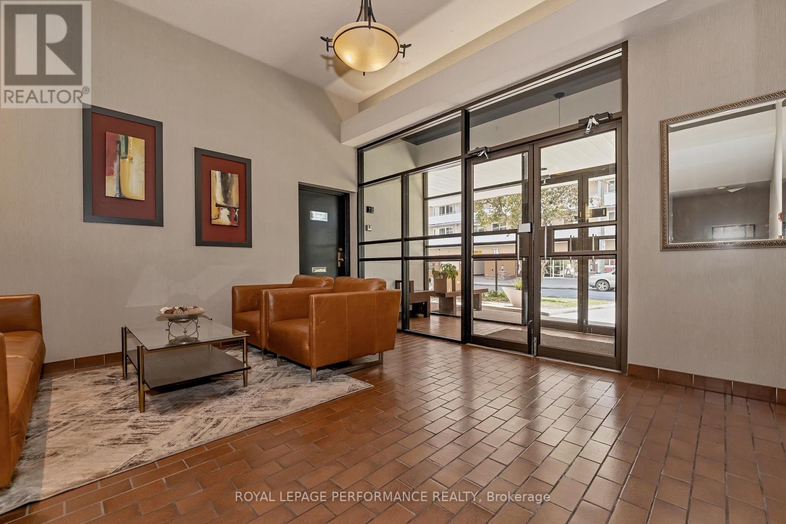 406 - 141 Somerset Street W, Ottawa, Ontario  K2P 2H1 - Photo 5 - X12177290