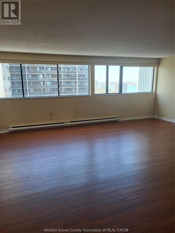 380 Pelissier Unit# 2105, Windsor, Ontario  N9A 6V7 - Photo 6 - 25013254