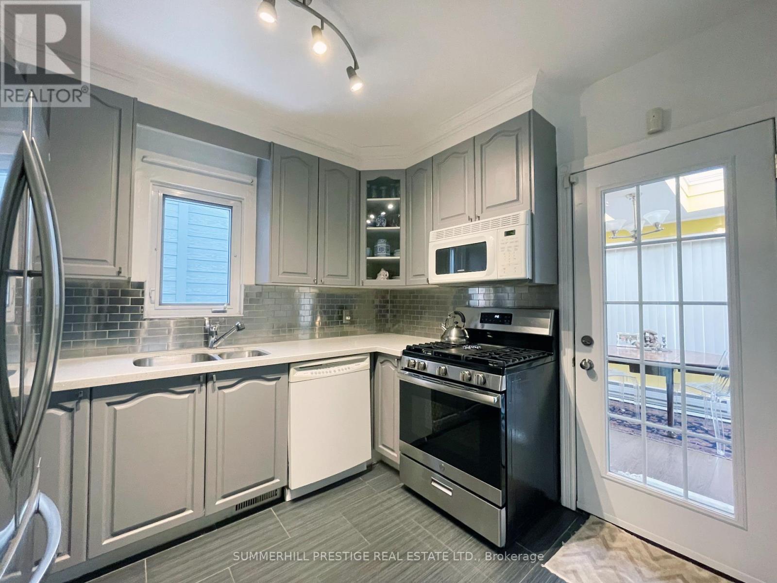 53 Bowie Avenue, Toronto, Ontario  M6E 2P4 - Photo 22 - W12028779