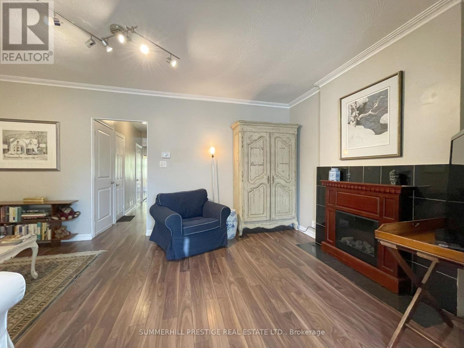 53 Bowie Avenue, Toronto, Ontario  M6E 2P4 - Photo 9 - W12028779