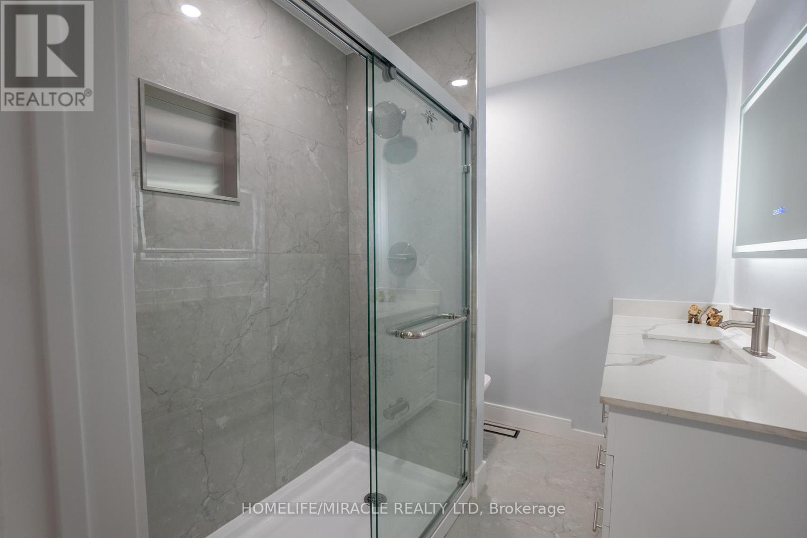 41 Grande Avenue, Hamilton (Stoney Creek), Ontario  L8G 2C9 - Photo 12 - X12177308