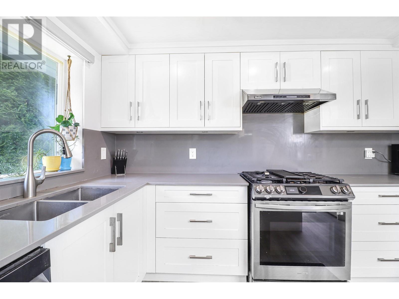 1225 Foster Avenue, Coquitlam, British Columbia  V3J 2M8 - Photo 9 - R3007391