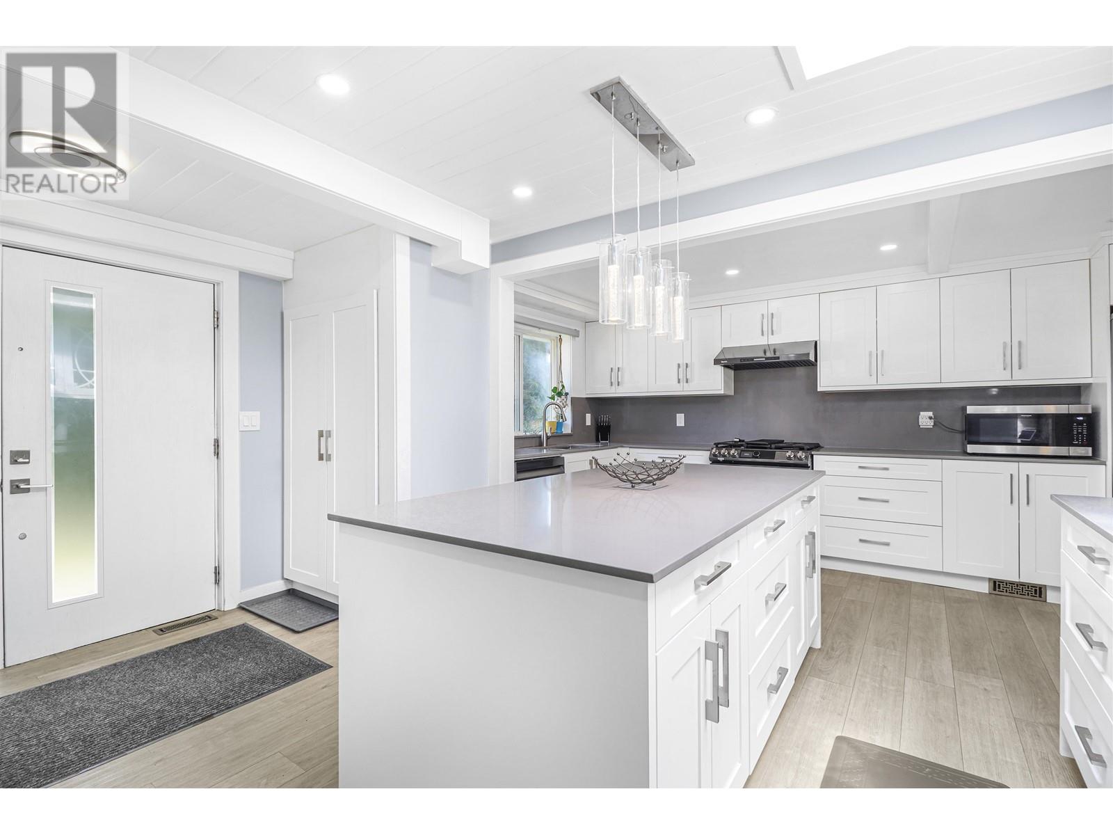 1225 Foster Avenue, Coquitlam, British Columbia  V3J 2M8 - Photo 12 - R3007391
