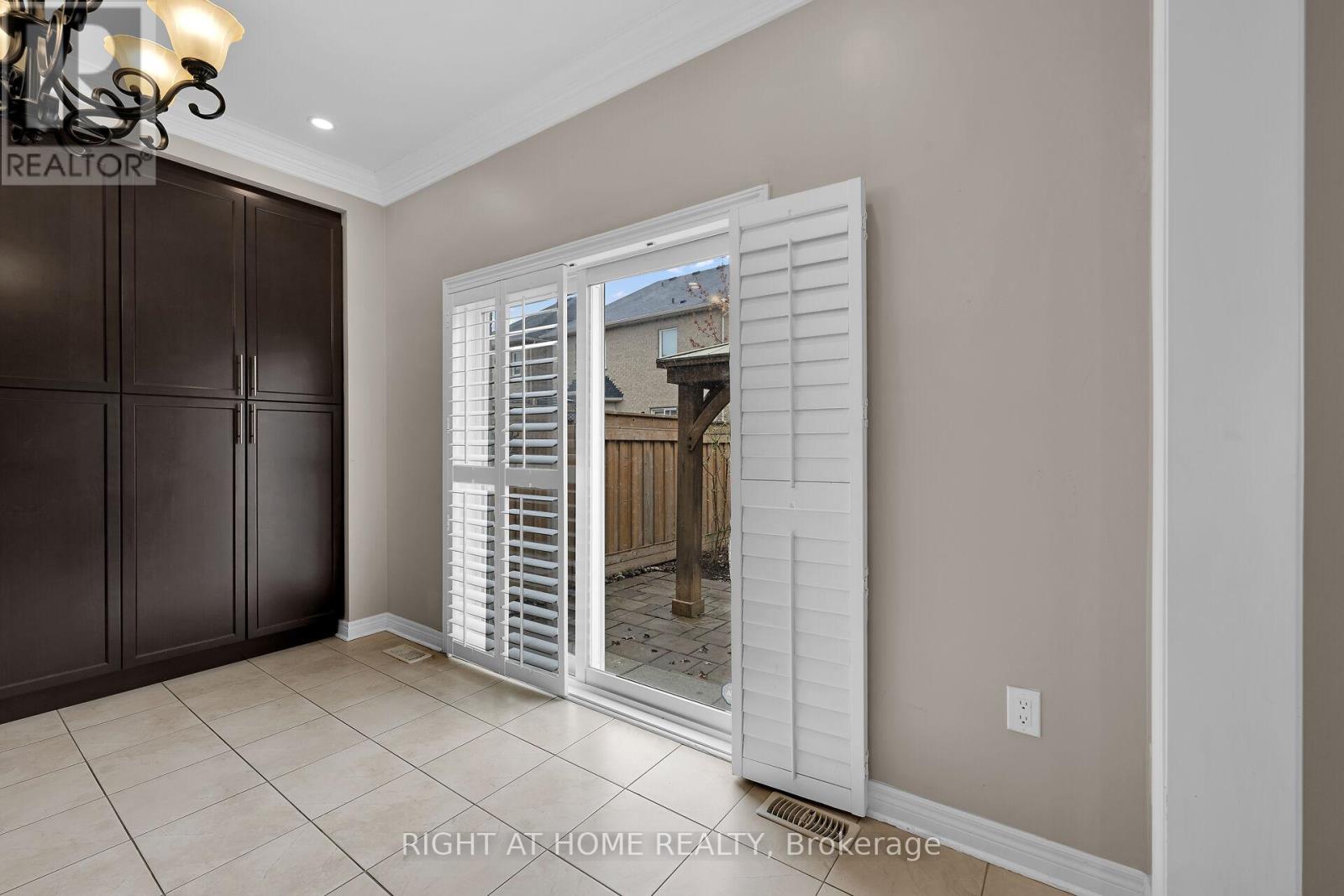 1445 Laurier Avenue, Milton, Ontario  L9T 8T4 - Photo 11 - W12177362