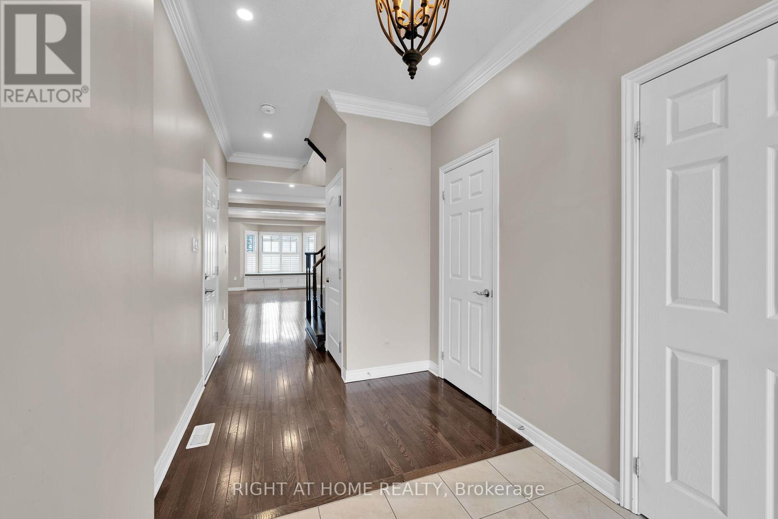 1445 Laurier Avenue, Milton, Ontario  L9T 8T4 - Photo 3 - W12177362