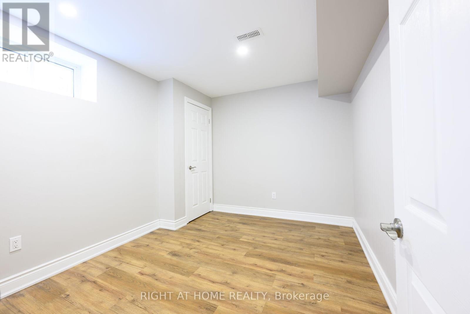 1445 Laurier Avenue, Milton, Ontario  L9T 8T4 - Photo 36 - W12177362