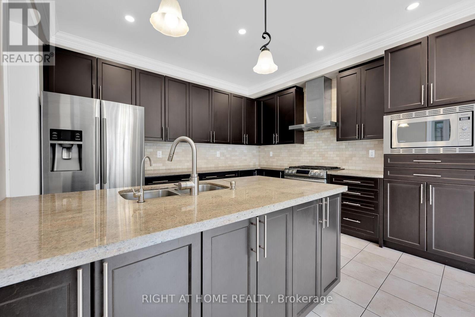 1445 Laurier Avenue, Milton, Ontario  L9T 8T4 - Photo 6 - W12177362