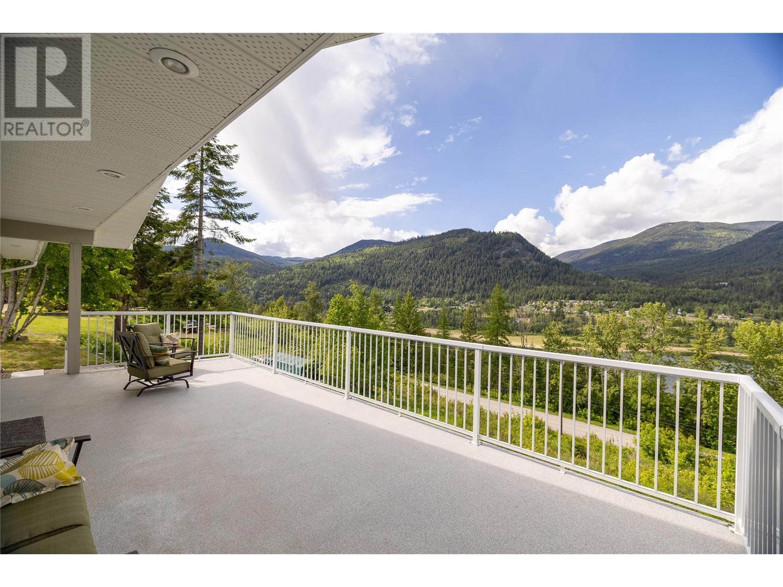 3288 Vindusky Road, Nelson, British Columbia  V1L 6X7 - Photo 8 - 10347553