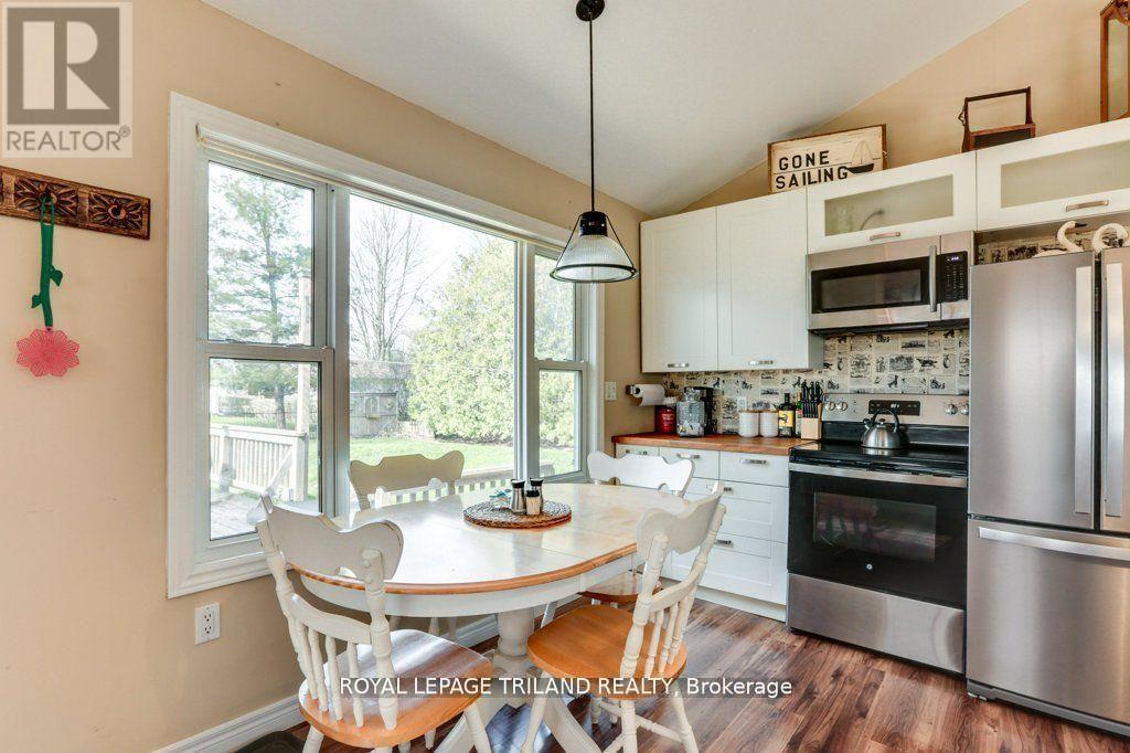 8443 Keith Street, Lambton Shores, Ontario  N0N 1J7 - Photo 6 - X12177370