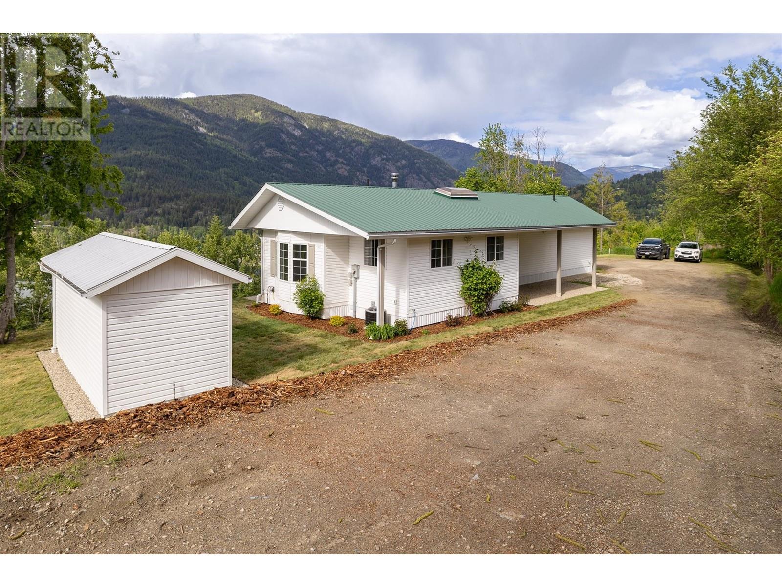 3288 Vindusky Road, Nelson, British Columbia  V1L 6X7 - Photo 4 - 10347553