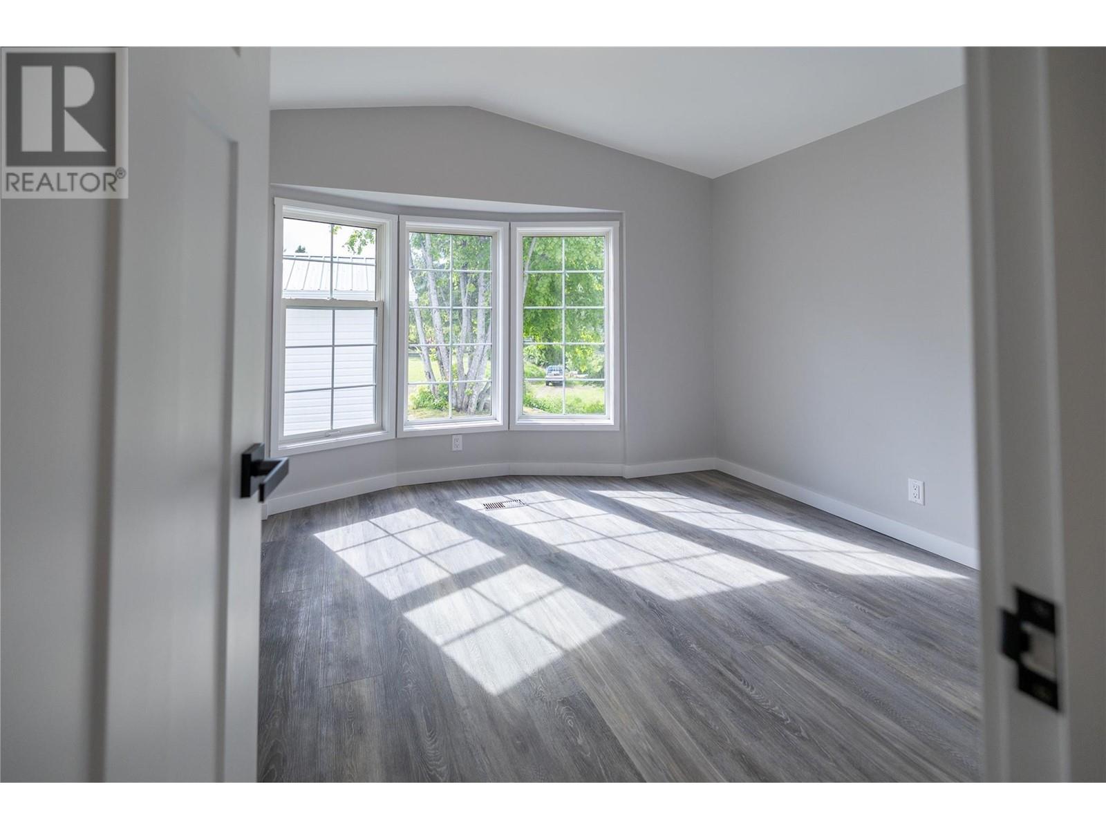 3288 Vindusky Road, Nelson, British Columbia  V1L 6X7 - Photo 23 - 10347553