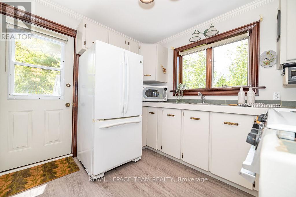 861 Stones Lake Road, Greater Madawaska, Ontario  K0J 1H0 - Photo 15 - X12177376