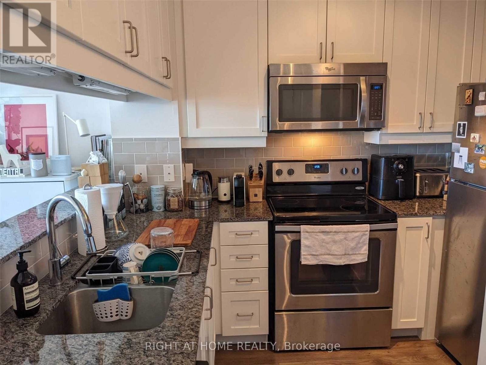 1206 - 68 Merton Street, Toronto, Ontario  M4S 0A7 - Photo 9 - C12177414