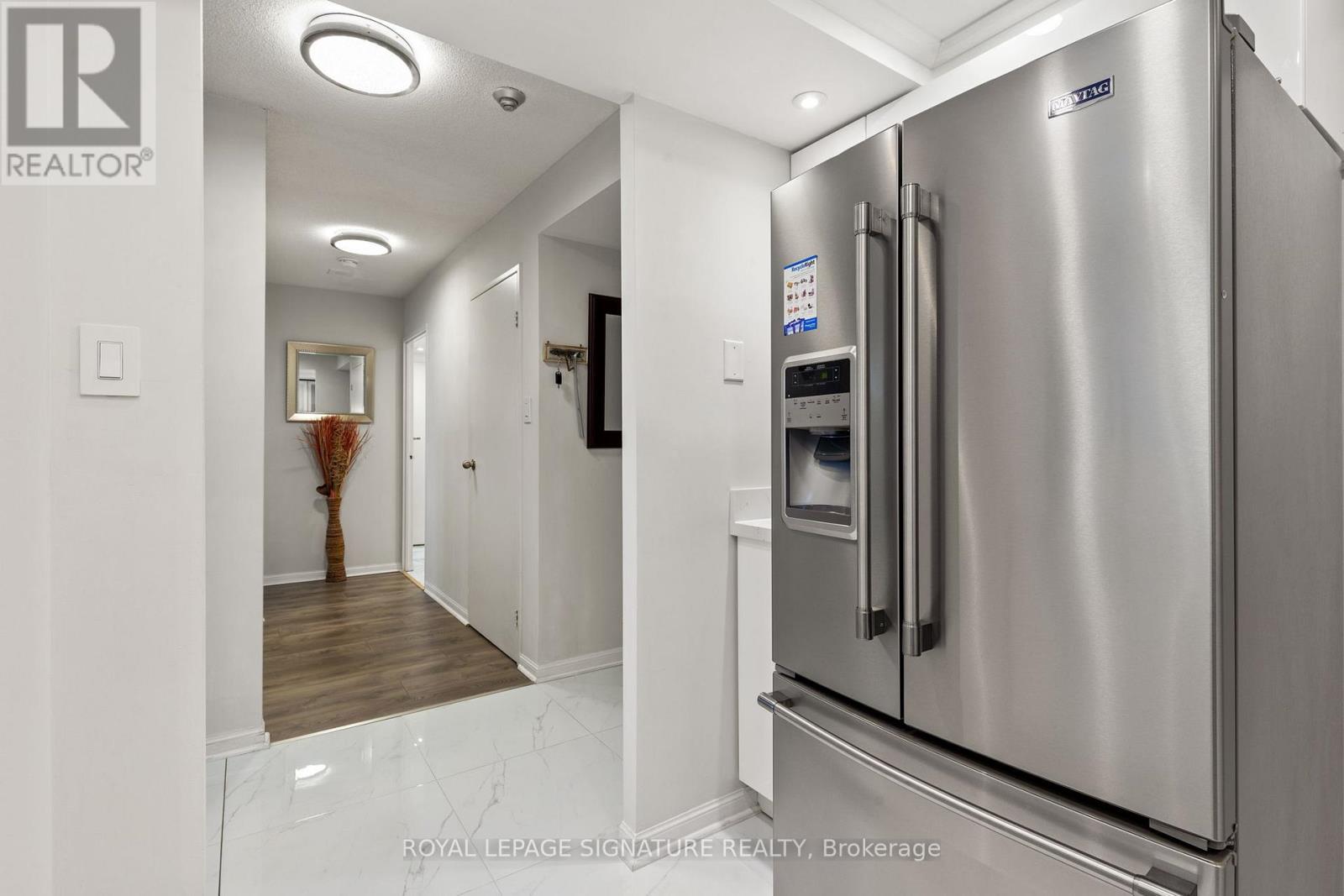 1406 - 550 Webb Drive, Mississauga (City Centre), Ontario  L5B 3Y4 - Photo 8 - W12177317