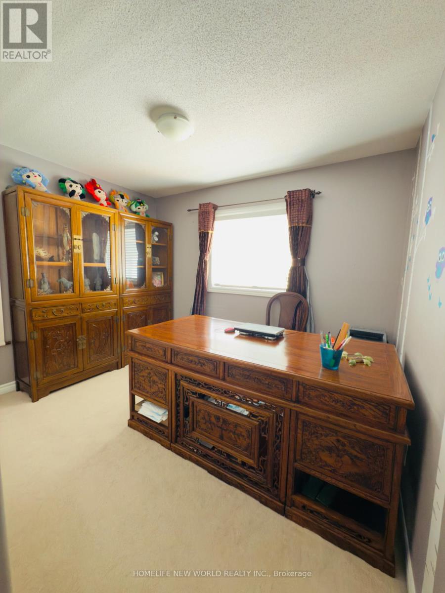 26 Stuart Avenue, Barrie, Ontario  L4M 0A2 - Photo 11 - S12177398
