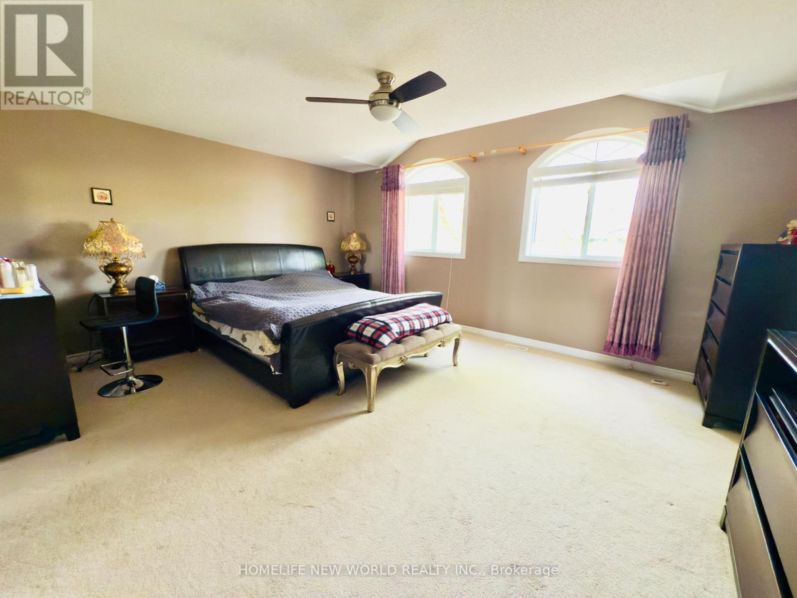 26 Stuart Avenue, Barrie, Ontario  L4M 0A2 - Photo 7 - S12177398