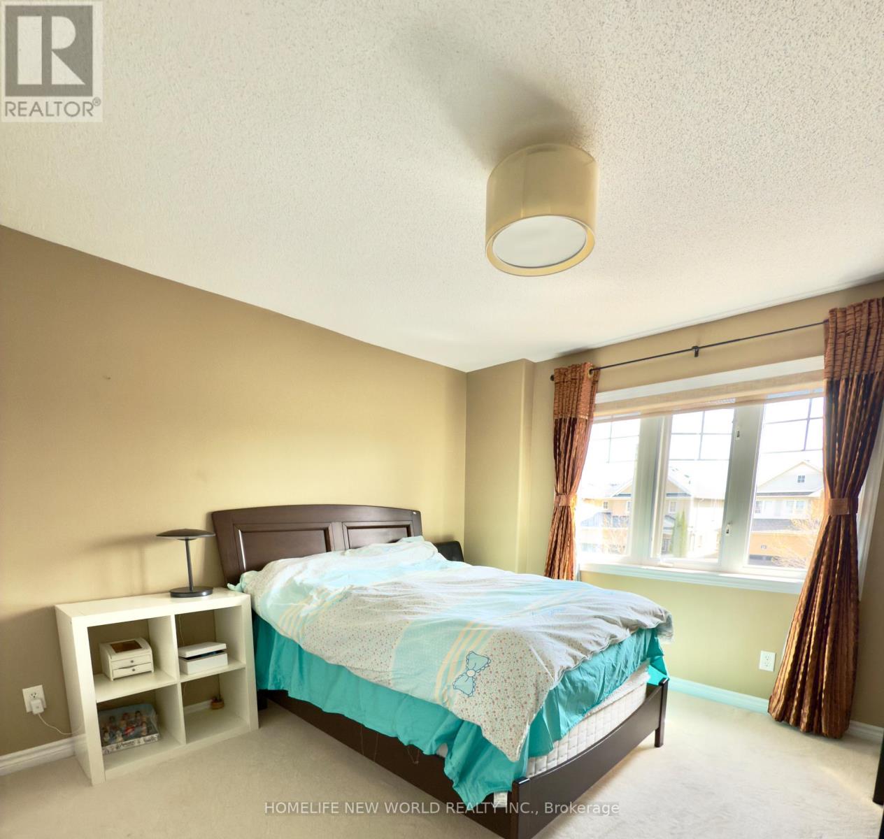 26 Stuart Avenue, Barrie, Ontario  L4M 0A2 - Photo 9 - S12177398