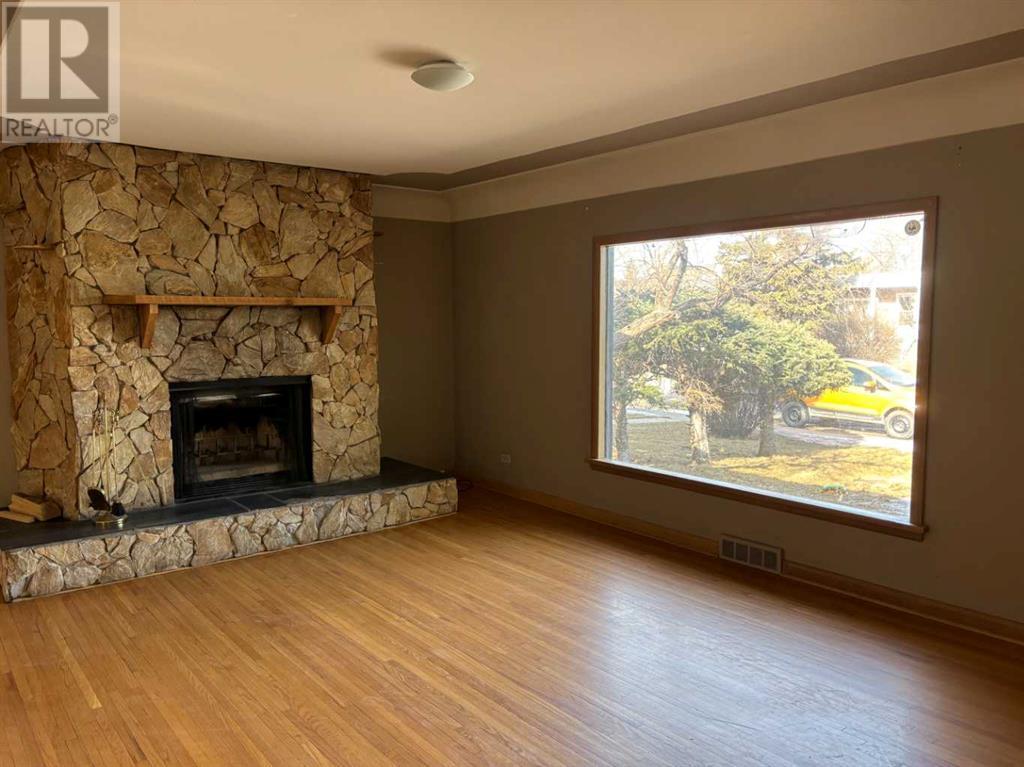 Property at 2111 Halifax Crescent NW image 4