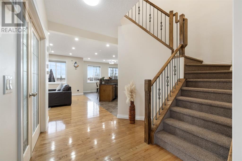 107 East Lakeview Court, Chestermere, Alberta  T1X 1w2 - Photo 4 - A2216714