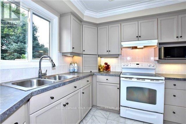 51 Falan Heights Crescent, Aurora (Aurora Heights), Ontario  L4G 5B8 - Photo 6 - N12175099