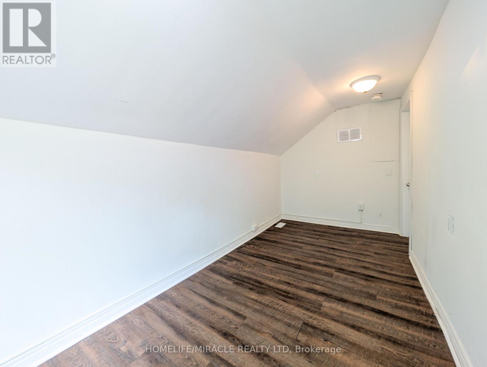 24 Albion Street, Belleville (Belleville Ward), Ontario  K8N 3R8 - Photo 13 - X12177372