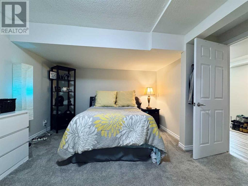 2 Chinook Heights S, Lethbridge, Alberta  T1K 6T6 - Photo 33 - A2199288