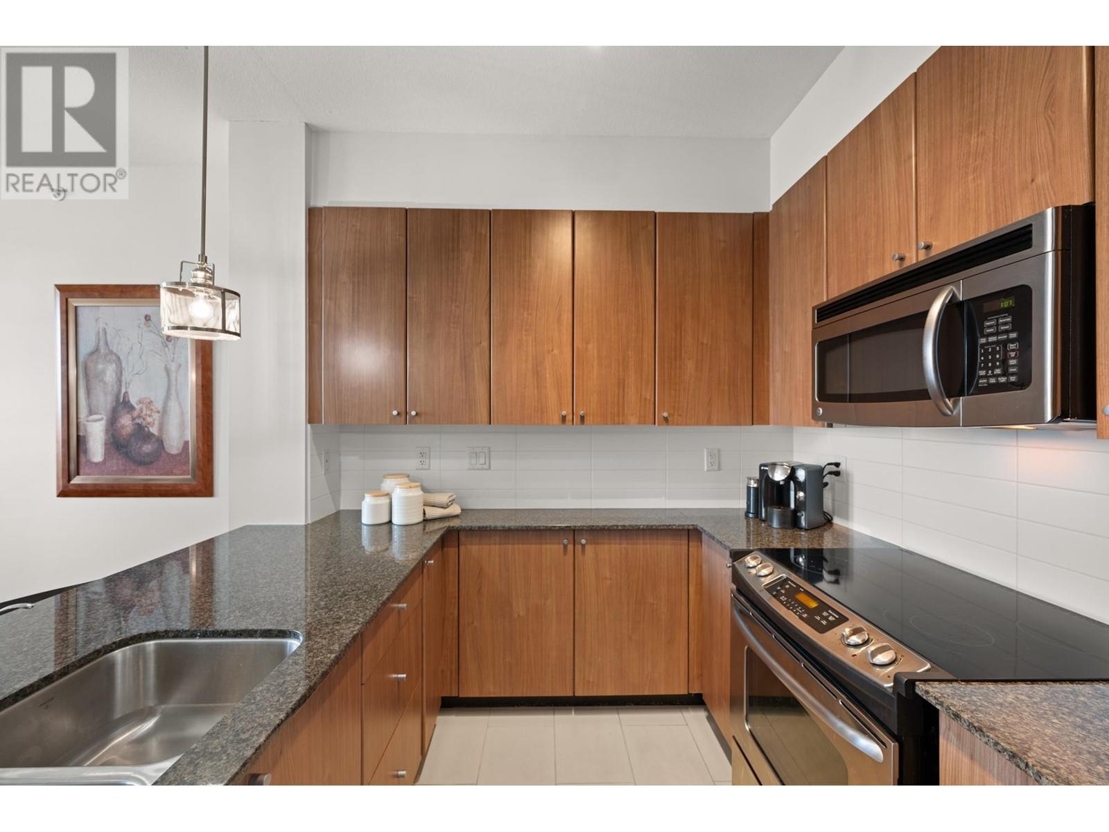 405 245 Ross Drive, New Westminster, British Columbia  V3L 0C6 - Photo 11 - R3008097