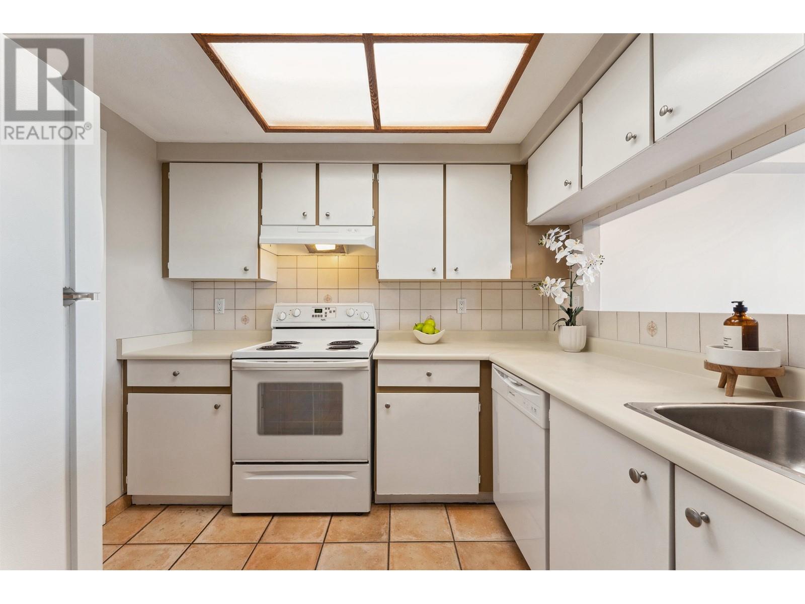 1105 460 Westview Street, Coquitlam, British Columbia  V3K 6C9 - Photo 13 - R3008101