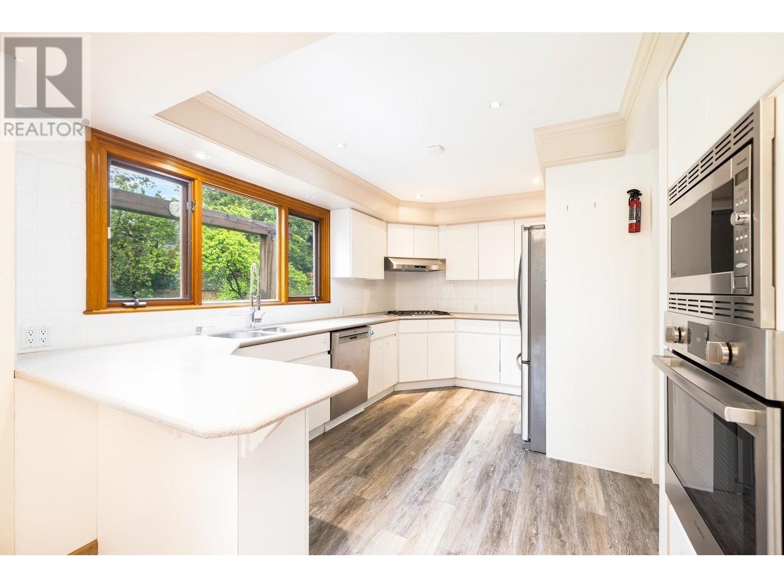 1561 Merlynn Crescent, North Vancouver, British Columbia  V7J 2X9 - Photo 19 - R3008079