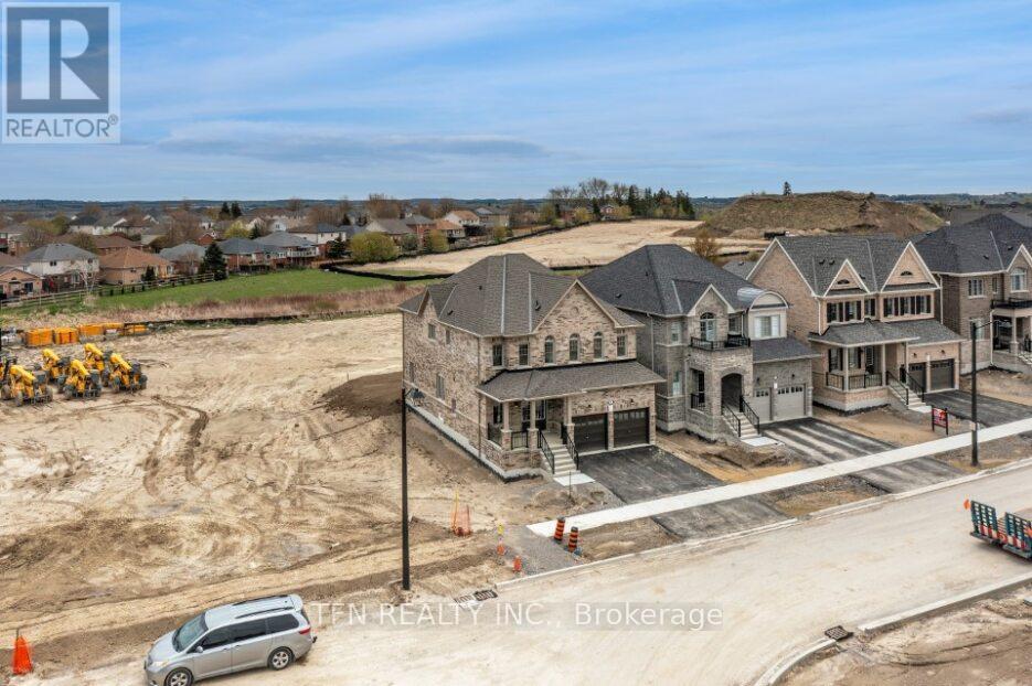 Property at 55 ROBIN TRAIL image 2