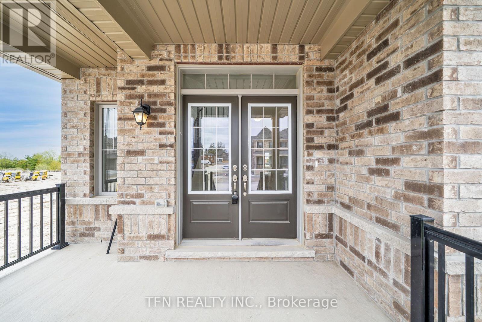 Property at 55 ROBIN TRAIL image 3