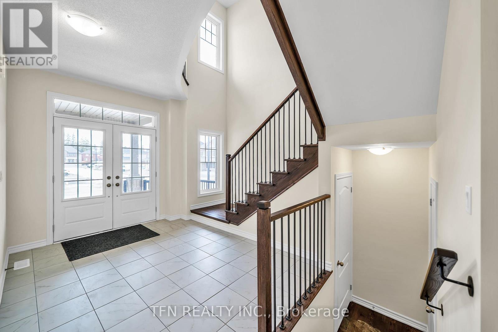 Property at 55 ROBIN TRAIL image 4
