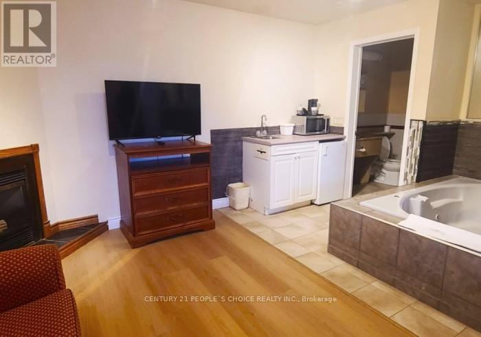 650 King Street E, Gananoque, Ontario  K7G 1H3 - Photo 21 - X12176480