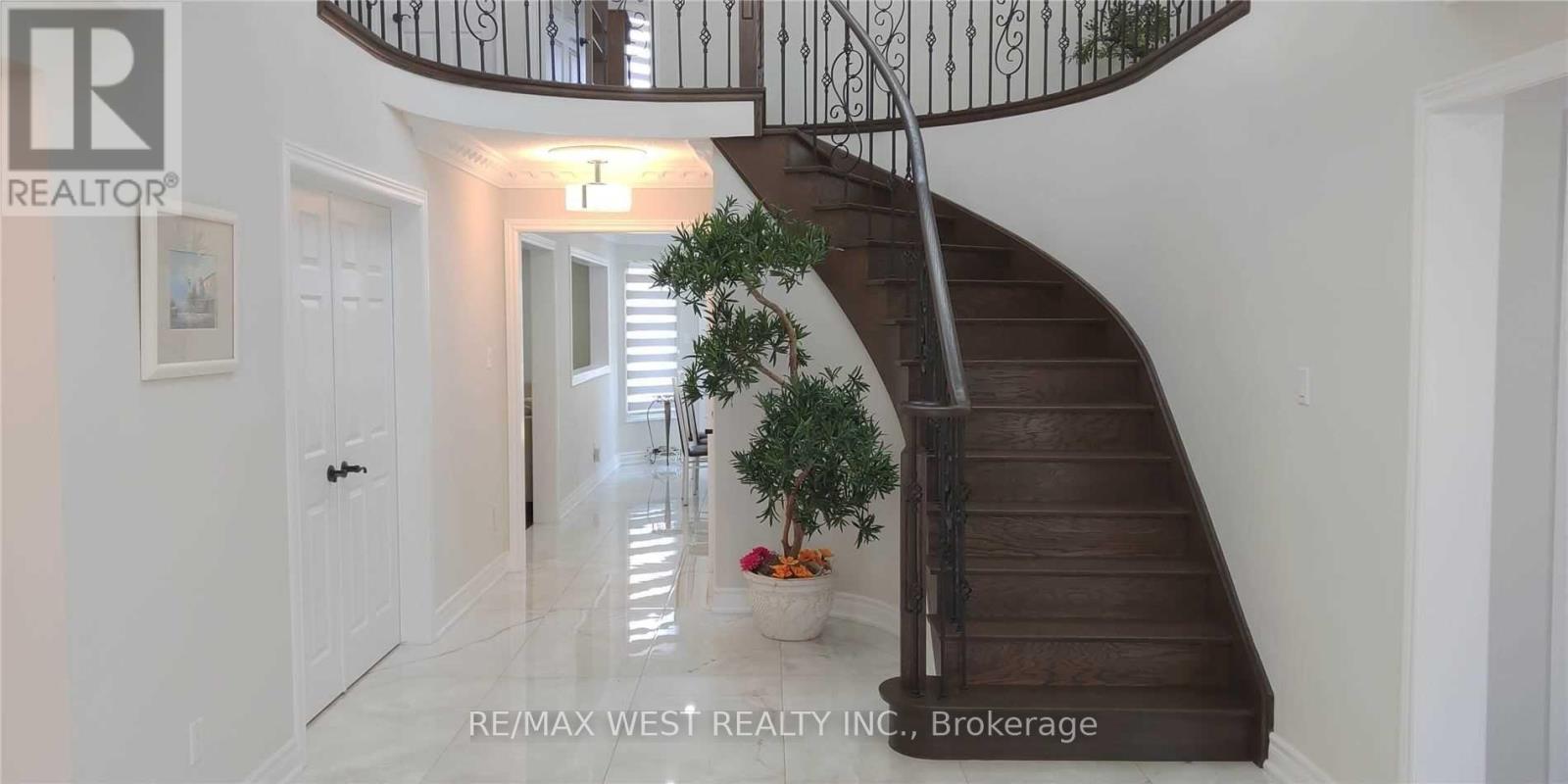 370 Savage Road, Newmarket, Ontario  L3X 1S3 - Photo 19 - N12177428