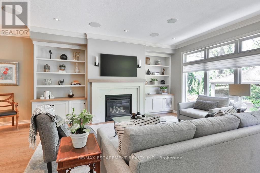 980 Gorton Avenue, Burlington (Bayview), Ontario  L7T 1S5 - Photo 6 - W12177425