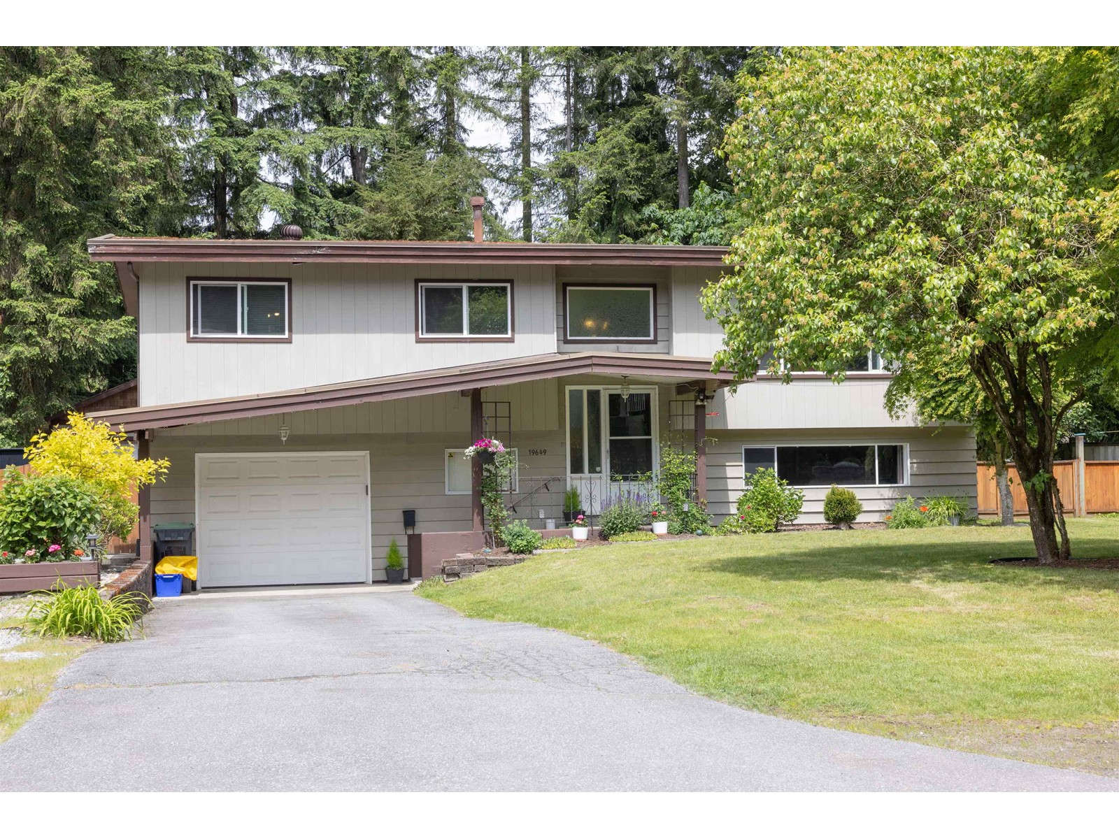 Property at 19649 41A AVENUE image 3