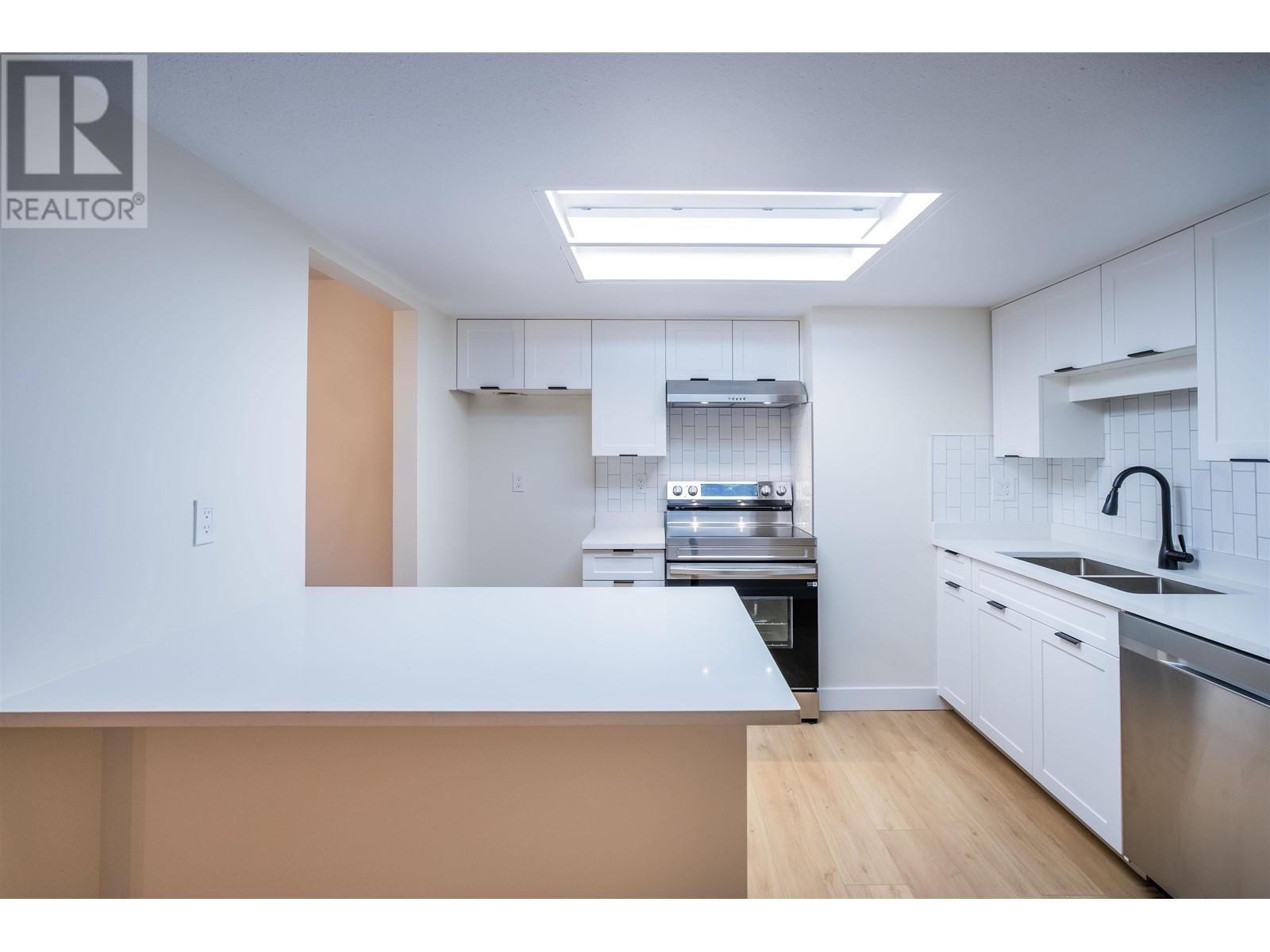 104 2925 Glen Drive, Coquitlam, British Columbia  V3B 7H9 - Photo 11 - R3007676