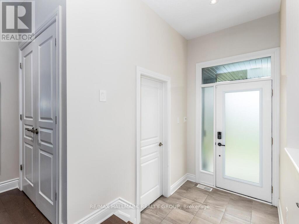 530 Earnscliffe Grove, Ottawa, Ontario  K4M 0E1 - Photo 4 - X12177432