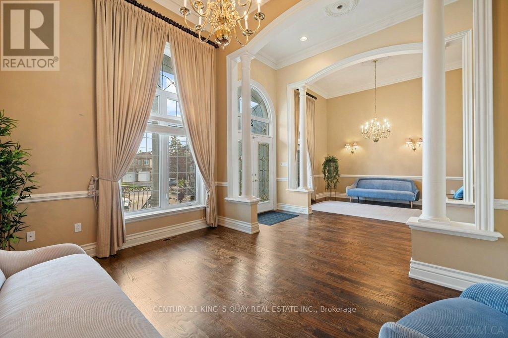 22 Garden Avenue, Richmond Hill, Ontario  L4C 6L9 - Photo 8 - N12176447