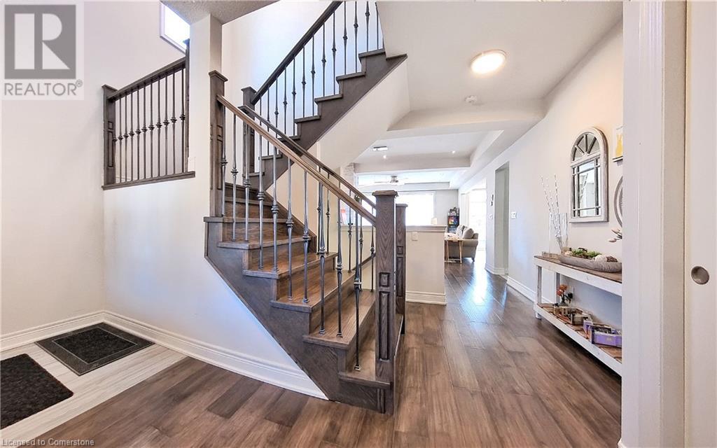 Property at 117 EAGLECREST STREET Street image 3