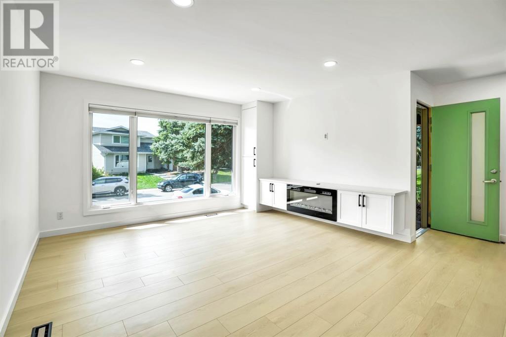 Property at 52 Midglen Road SE image 4