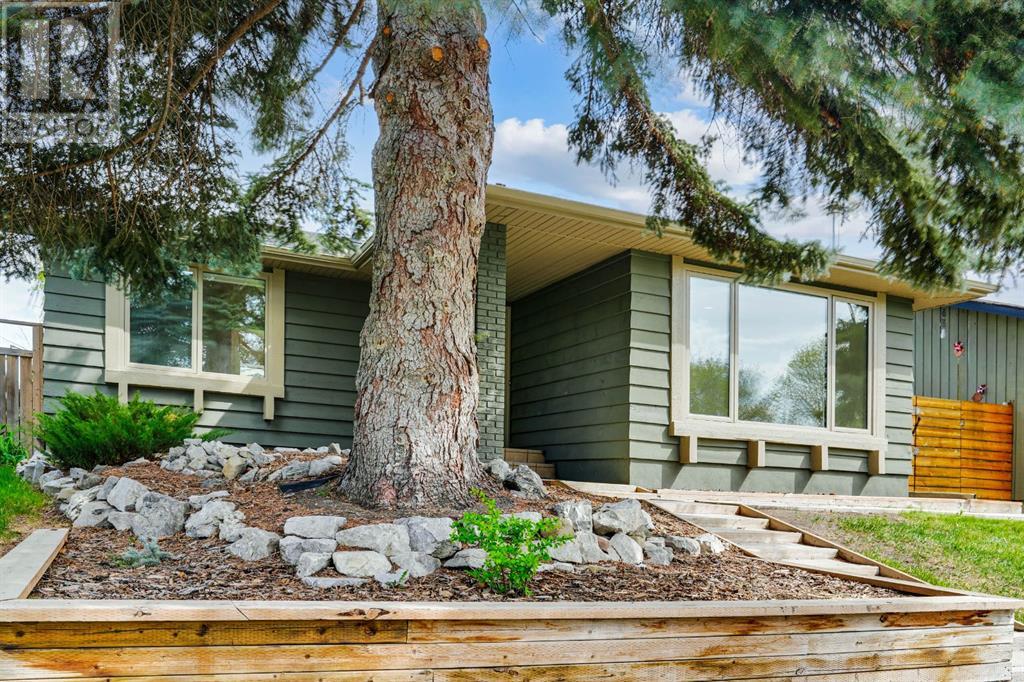 Property at 52 Midglen Road SE image 2